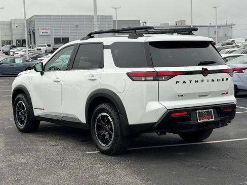 New 2026 Nissan Pathfinder SV image 5