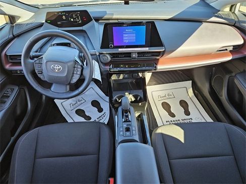 Used 2025 Toyota Prius Plug-In Hybrid image 9