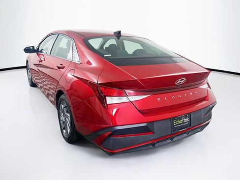 Used 2024 Hyundai Elantra SEL image 5