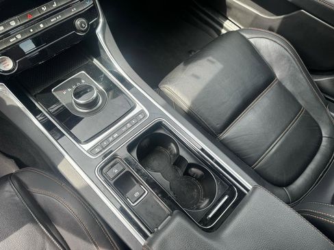 Used 2018 Jaguar XE Prestige image 19