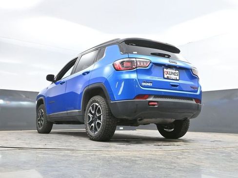 Used 2025 Jeep Compass Trailhawk AWD/4WD image 49
