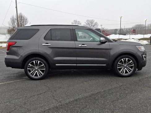 Used 2016 Ford Explorer Platinum image 7