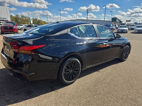 New 2025 Nissan Altima 2.5 SV image 7