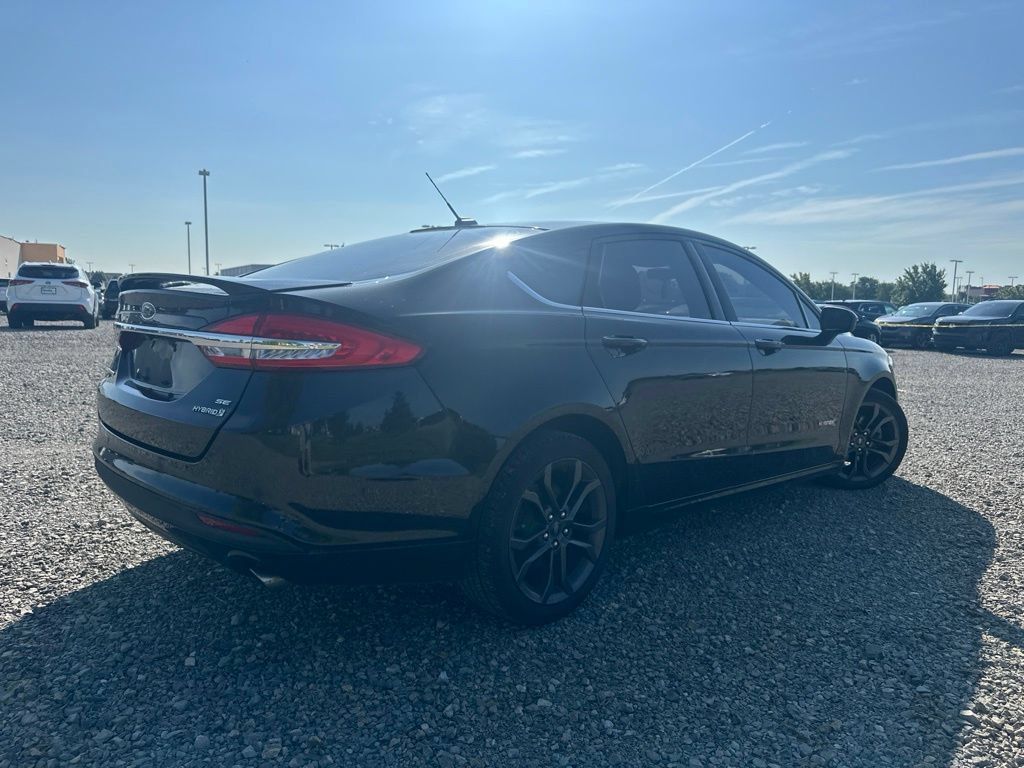 Used 2018 Ford Fusion SE w/ Equipment Group 601A FWD image 9
