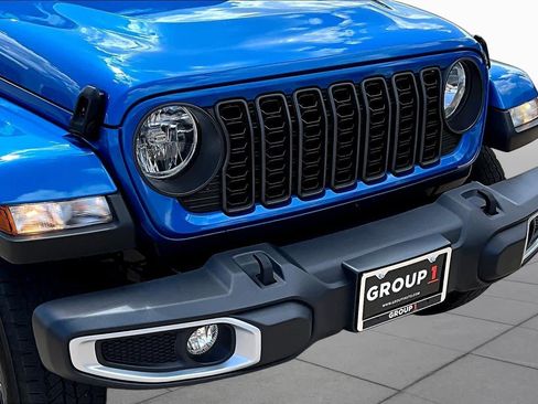 Used 2024 Jeep Gladiator Sport AWD/4WD image 29