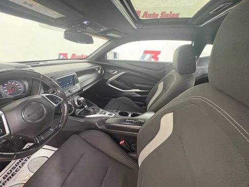 Used 2018 Chevrolet Camaro LT RWD image 10
