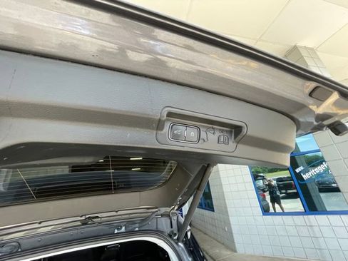 Used 2022 Ford Explorer XLT w/ Equipment Group 202A AWD/4WD image 62