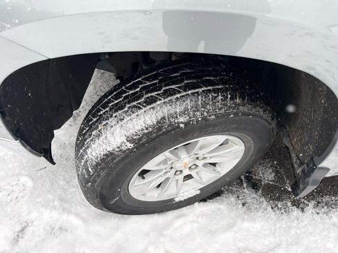 Used 2025 Chevrolet Silverado 1500 LT image 2