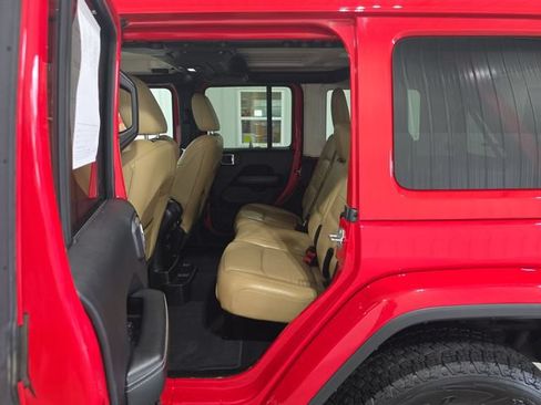 Used 2018 Jeep Wrangler Unlimited Sahara w/ Cold Weather Group AWD/4WD image 25