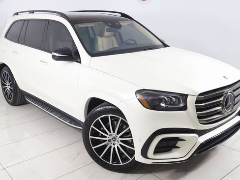 Used 2024 Mercedes-Benz GLS 580 4MATIC image 23