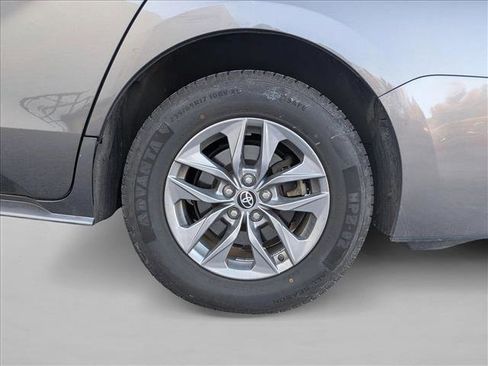 Used 2024 Toyota Sienna XLE image 13