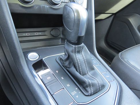 Used 2021 Volkswagen Tiguan SEL image 26