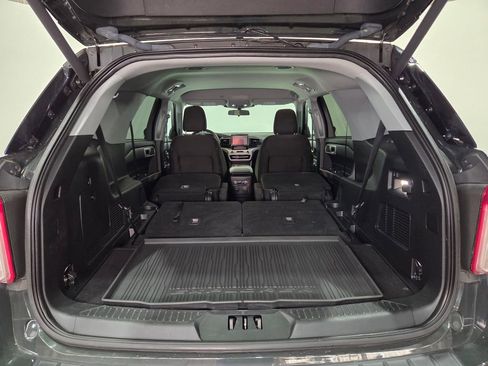 Used 2023 Ford Explorer XLT AWD/4WD image 12