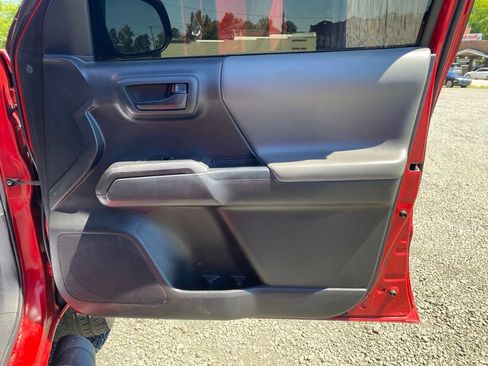 Used 2022 Toyota Tacoma SR5 w/ Technology Package RWD image 17