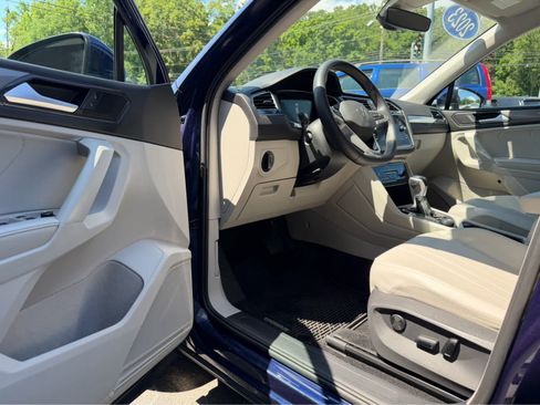 Used 2023 Volkswagen Tiguan SE AWD/4WD image 14