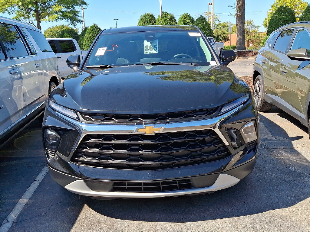 Used 2025 Chevrolet Blazer LT FWD image 2