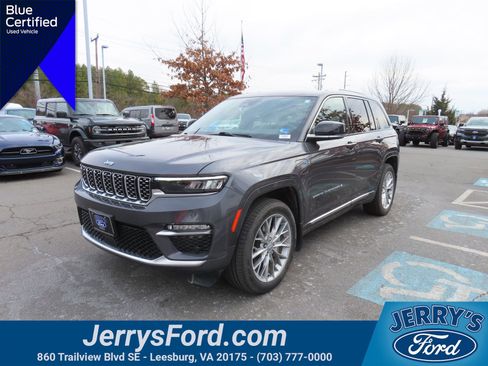 Used 2023 Jeep Grand Cherokee Summit w/ Luxury Tech Group V image 3