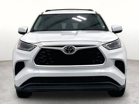 Used 2023 Toyota Highlander L AWD/4WD image 4