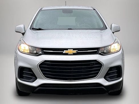 Used 2022 Chevrolet Trax LS w/ Tint and Cruise Package FWD image 3