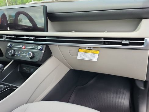 New 2026 Hyundai Tucson SE image 17