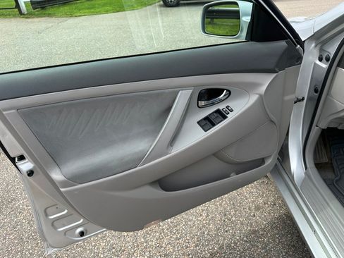 Used 2009 Toyota Camry LE FWD image 9