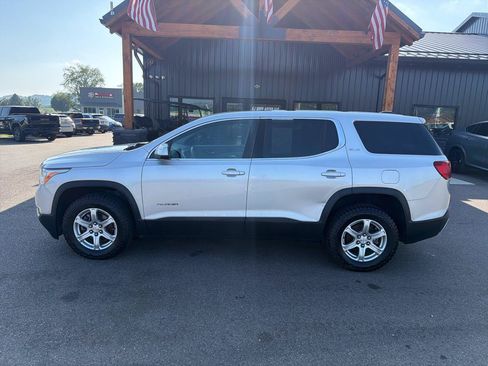 Used 2017 GMC Acadia SLE w/ LPO, Floor Liner Package AWD/4WD image 22