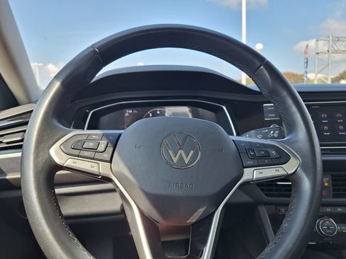 Used 2024 Volkswagen Jetta SE FWD image 15