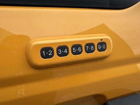 Used 2022 Ford Bronco Black Diamond w/ Sasquatch Package image 12