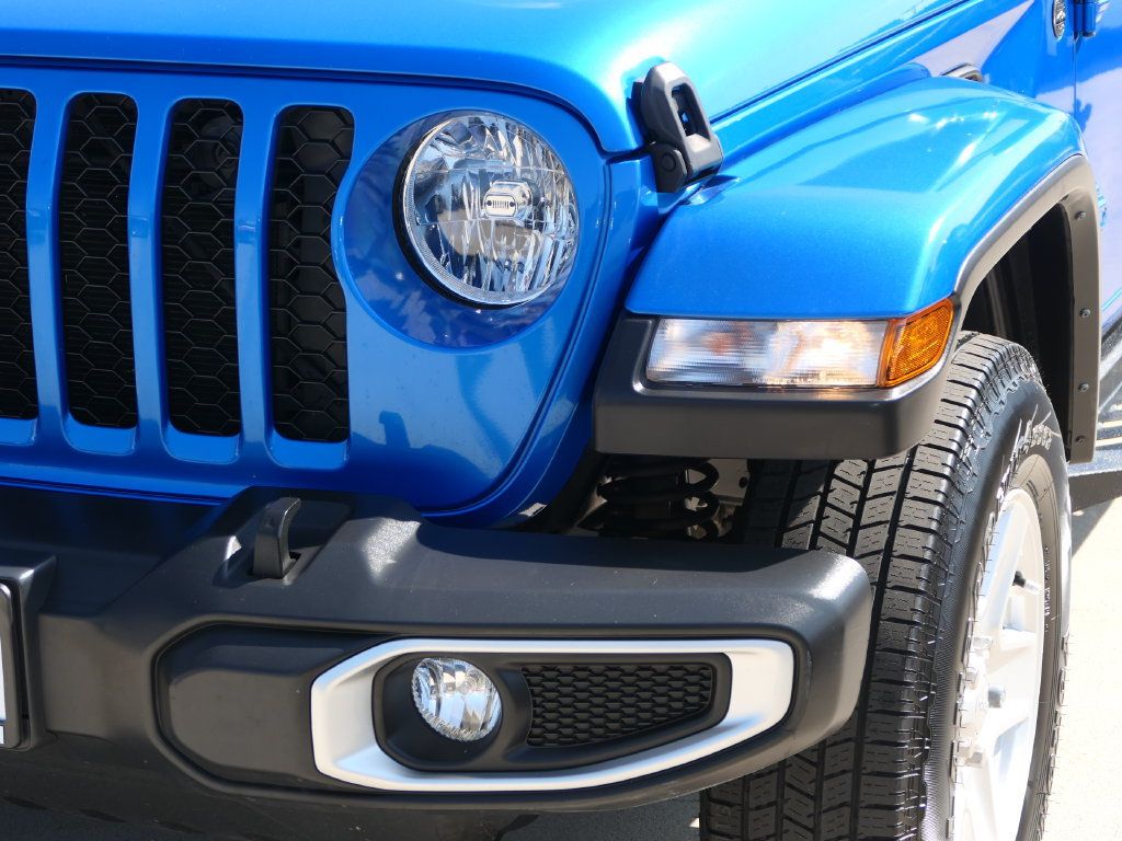 Certified 2023 Jeep Gladiator Sport AWD/4WD image 9