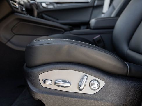 New 2026 Porsche Macan Turbo image 22