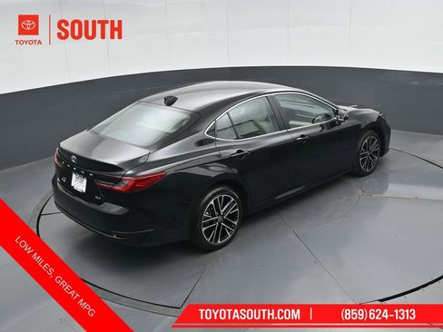 Used 2025 Toyota Camry XLE image 46