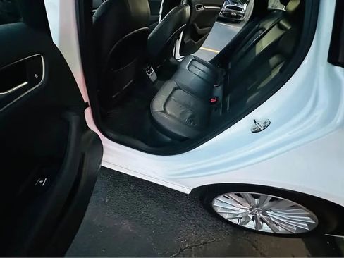 Used 2018 Audi A3 e-tron Premium image 15