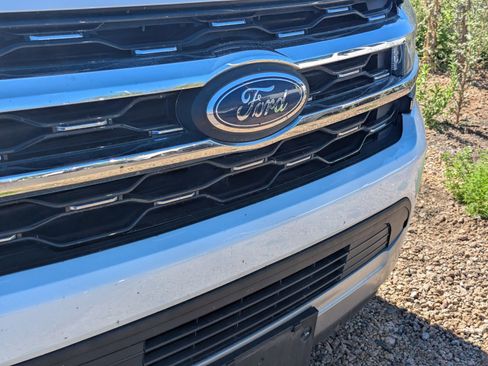 Used 2024 Ford Expedition Limited image 4