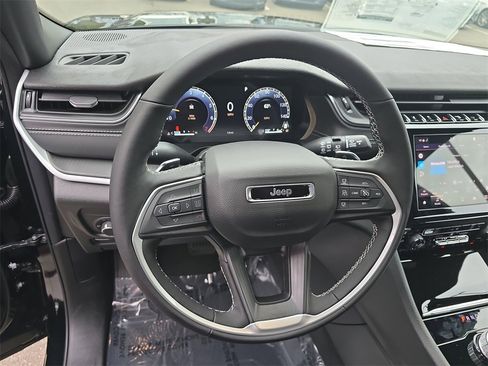 New 2025 Jeep Grand Cherokee Laredo w/ Luxury Tech Group I image 16