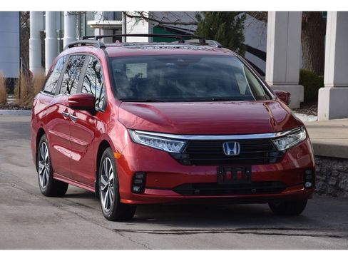 Used 2024 Honda Odyssey Touring image 2