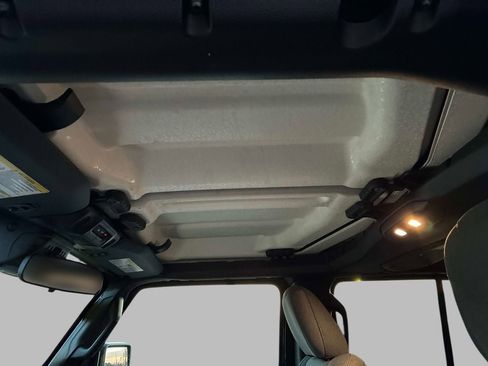 Certified 2025 Jeep Wrangler Unlimited Sahara w/ Safety Group AWD/4WD image 23