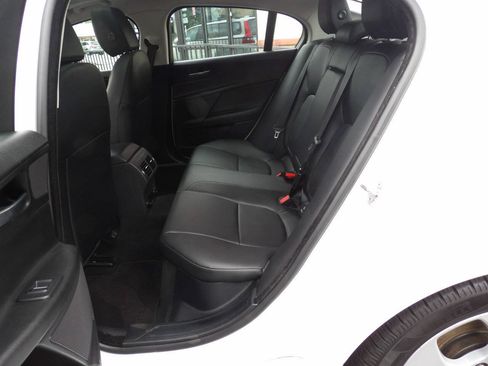 Used 2018 Jaguar XE RWD image 9