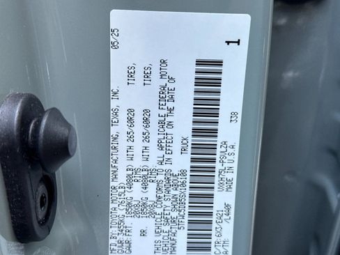 Used 2025 Toyota Tundra Limited AWD/4WD image 28
