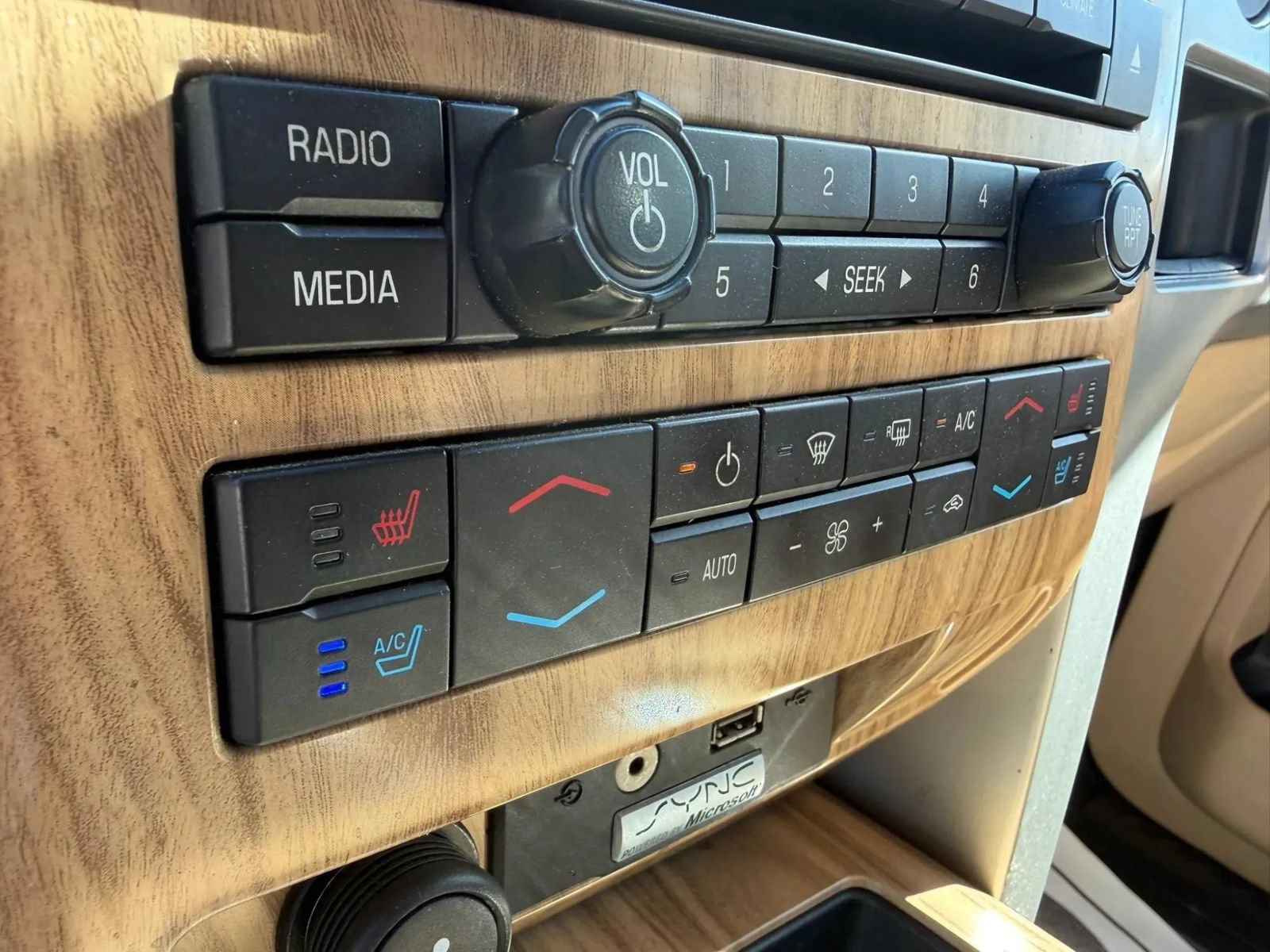 Used 2011 Ford F150 Lariat w/ Lariat Chrome Pkg AWD/4WD image 18