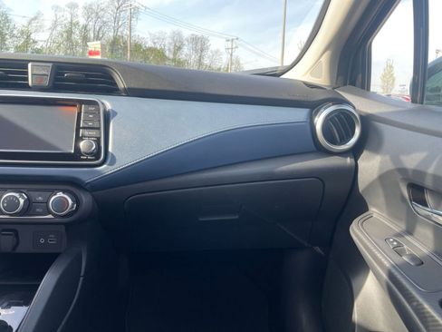 Used 2025 Nissan Versa SV image 33