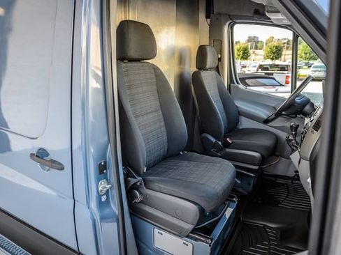 Used 2018 Mercedes-Benz Sprinter 2500 image 39