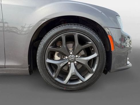 Used 2022 Chrysler 300 Touring L RWD image 9