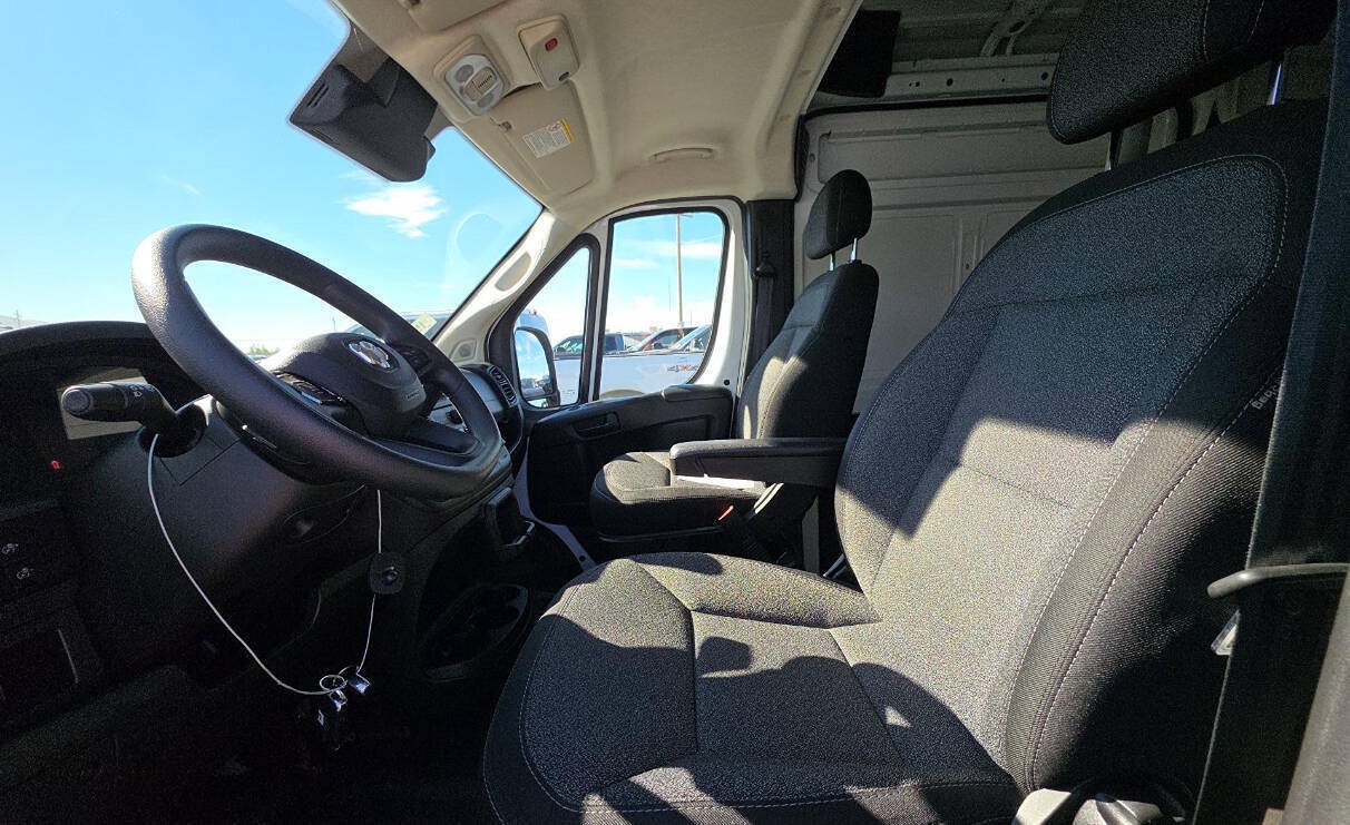 Used 2024 RAM ProMaster 2500 w/ Convenience Group FWD image 8