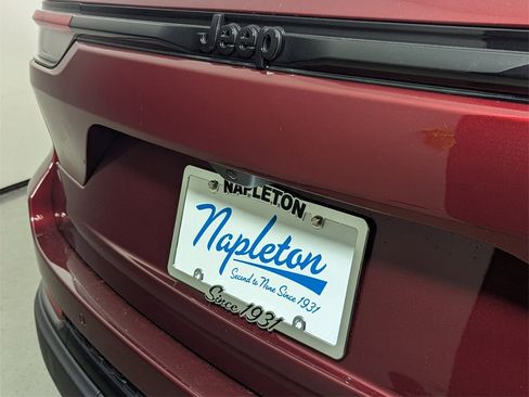 New 2025 Jeep Grand Cherokee Altitude image 8