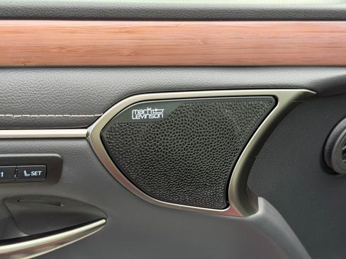 Used 2025 Lexus ES 350 Ultra Luxury image 15