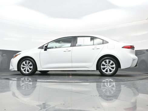Used 2024 Toyota Corolla LE FWD image 27