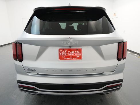 Used 2022 Kia Sorento S image 8