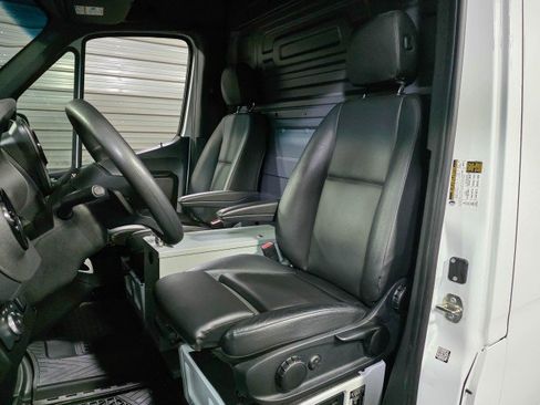 Used 2023 Mercedes-Benz Sprinter 2500 image 15