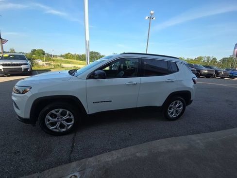 Used 2024 Jeep Compass Latitude AWD/4WD image 6