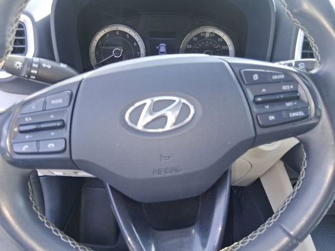 Used 2020 Hyundai Venue FWD image 14